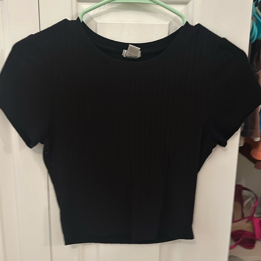 CUTE PLAIN BLACK TEE SHIRT